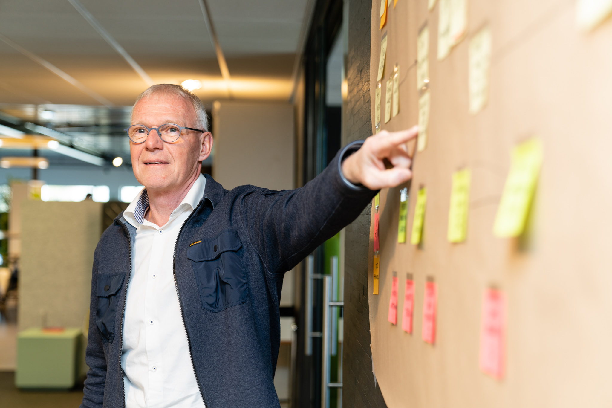 Adviseur van Skopos tijdens een brownpapersessie om applicatiearchitectuur helder te krijgen.